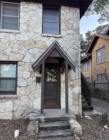 210 E Lullwood Ave Unit 208