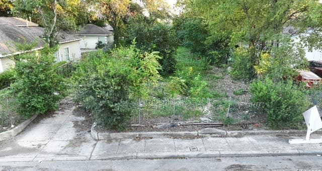 1318  Essex, San Antonio, TX 78210 — photo 2