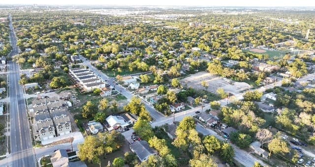1318  Essex, San Antonio, TX 78210 — photo 9