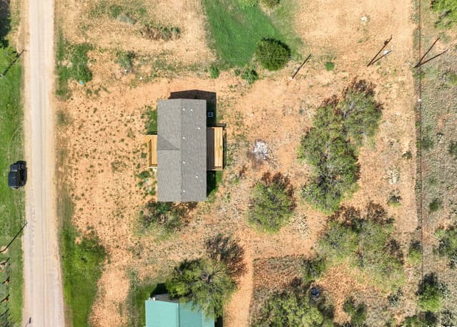 636  County Road 1615, Moore, TX 78057 — photo 10
