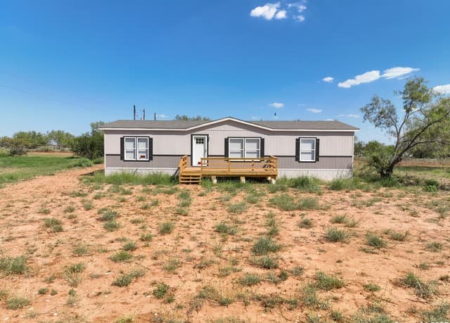 636  County Road 1615, Moore, TX 78057 — photo 11