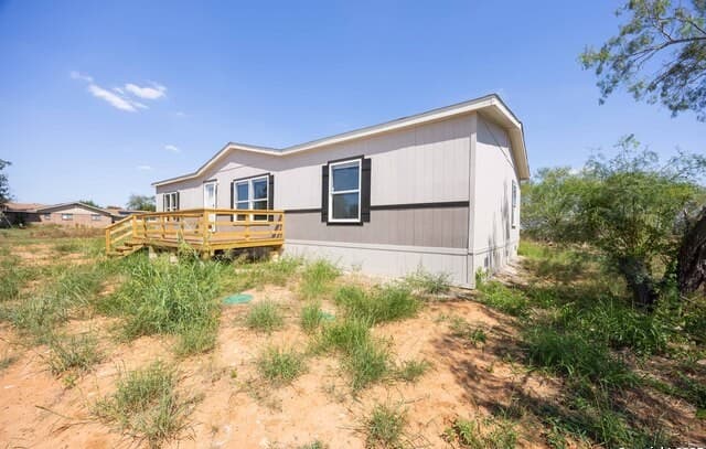636  County Road 1615, Moore, TX 78057 — photo 12