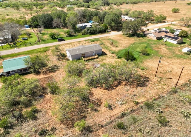 636  County Road 1615, Moore, TX 78057 — photo 3