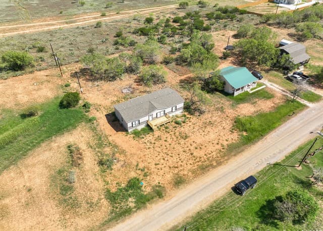 636  County Road 1615, Moore, TX 78057 — photo 6