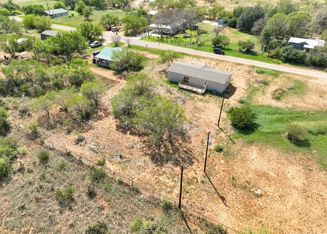 636  County Road 1615, Moore, TX 78057 — photo 8