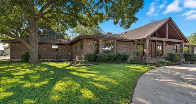 400 W Person, Stockdale, TX 78160 — photo 2