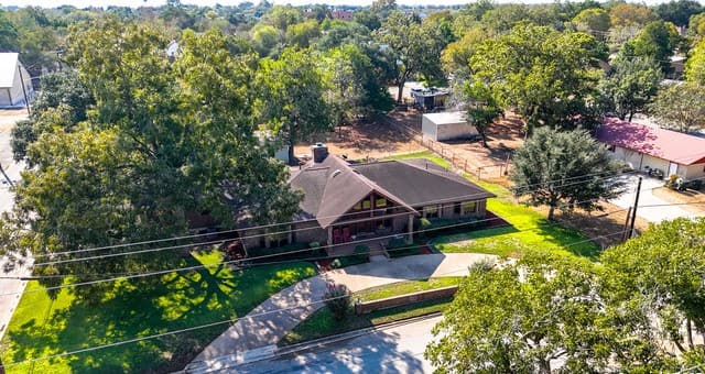 400 W Person, Stockdale, TX 78160 — photo 5