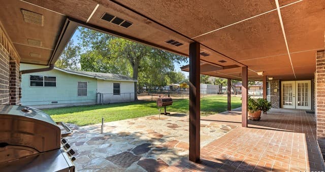 400 W Person, Stockdale, TX 78160 — photo 8