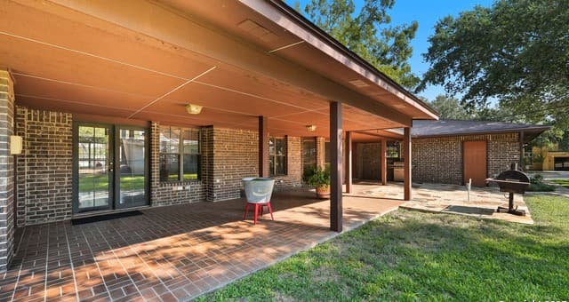 400 W Person, Stockdale, TX 78160 — photo 9