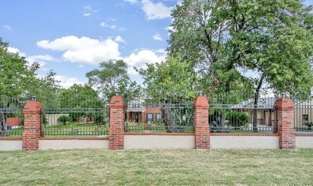 353  Eagle Ridge, Floresville, TX 78114 — photo 3