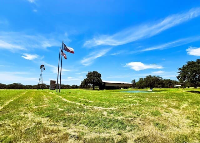 220  County Road 4402, Dilley, TX 78017 — photo 3