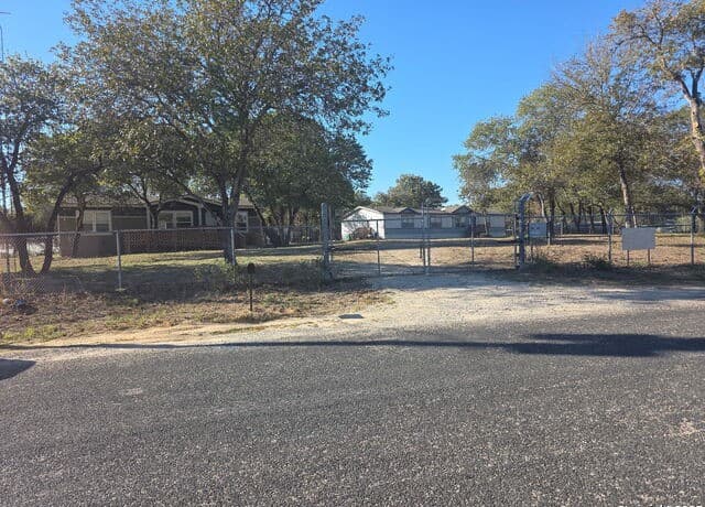 23011  Shady Forest Dr, Elmendorf, TX 78112 — photo 19