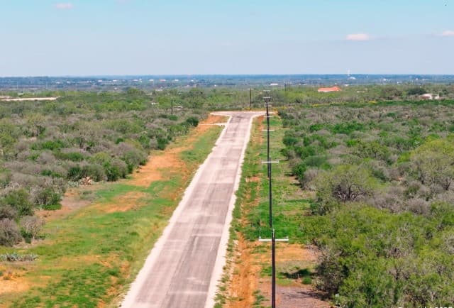 131  Cr 2644, Moore, TX 78057 — photo 14