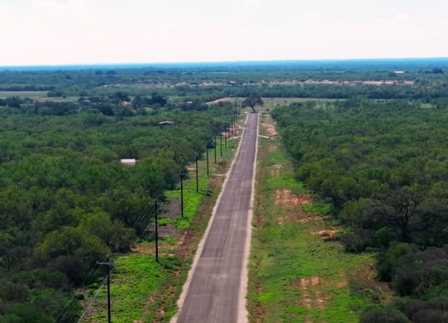 131  Cr 2644, Moore, TX 78057 — photo 2