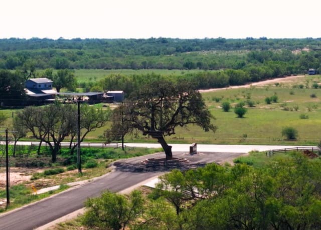 131  Cr 2644, Moore, TX 78057 — photo 5