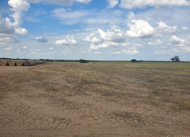 7915  County Road 2400, Moore, TX 78057 — photo 3