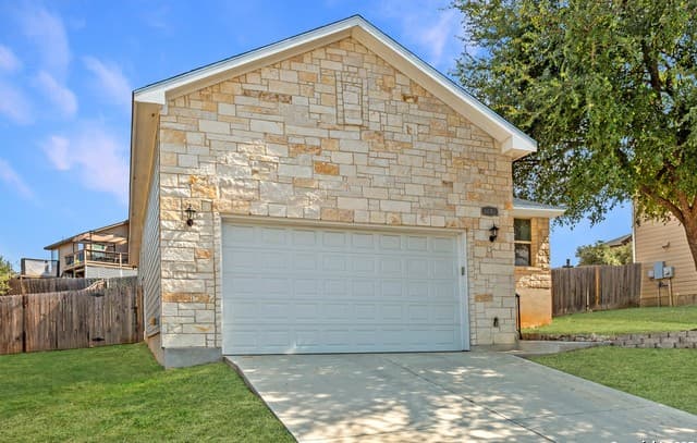 6610  Woodstock Dr, San Antonio, TX 78223 — photo 2
