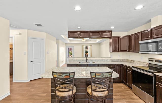 6610  Woodstock Dr, San Antonio, TX 78223 — photo 7