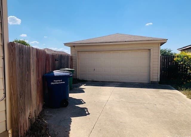 10311  Lateleaf Oak, San Antonio, TX 78223 — photo 2
