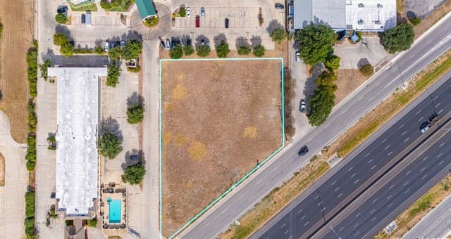1501 N Business IH 35