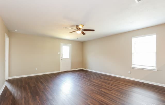 3215  Rosalind Way, San Antonio, TX 78222 — photo 10