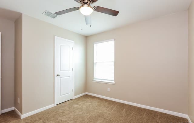 3215  Rosalind Way, San Antonio, TX 78222 — photo 6