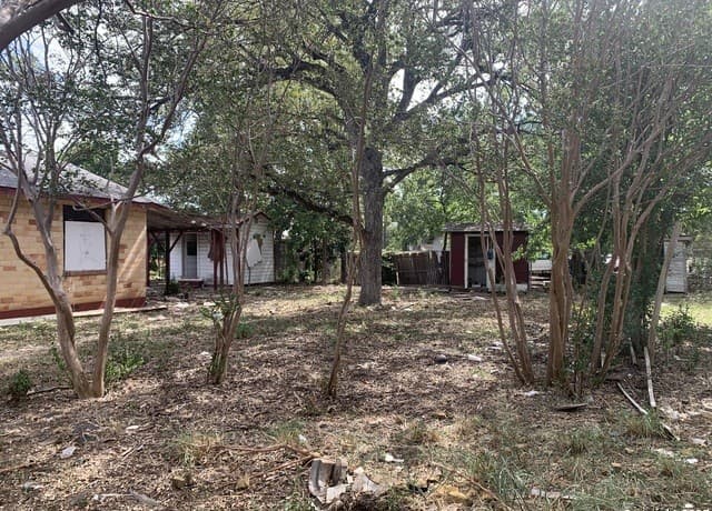 208  Mercedes, San Antonio, TX 78207 — photo 2