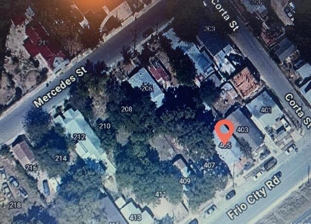 208  Mercedes, San Antonio, TX 78207 — photo 4