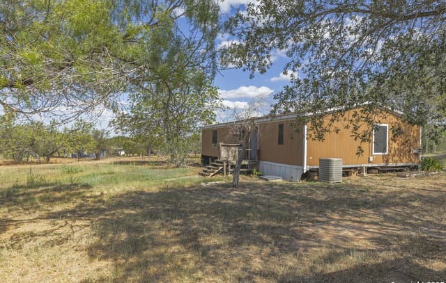 13155  Laguna, San Antonio, TX 78223 — photo 18