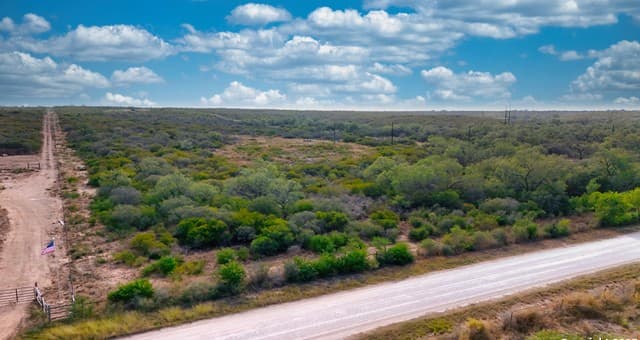 291  County Road 1670, Moore, TX 78057 — photo 11