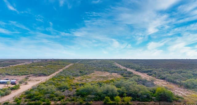 291  County Road 1670, Moore, TX 78057 — photo 2