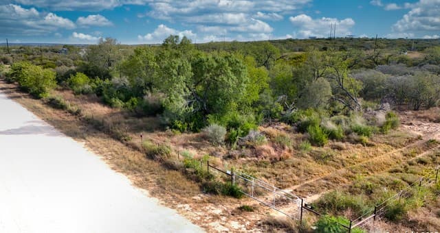 291  County Road 1670, Moore, TX 78057 — photo 9