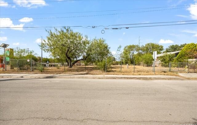 331 N San Ignacio, San Antonio, TX 78237 — photo 16