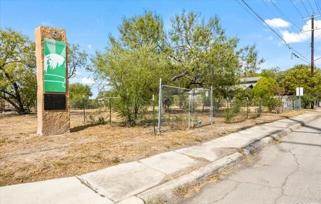 331 N San Ignacio, San Antonio, TX 78237 — photo 17