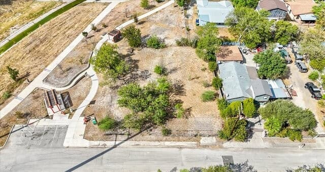 331 N San Ignacio, San Antonio, TX 78237 — photo 2