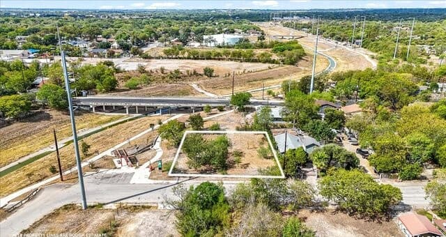 331 N San Ignacio, San Antonio, TX 78237 — photo 4