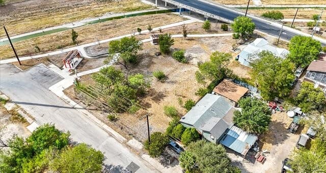 331 N San Ignacio, San Antonio, TX 78237 — photo 5
