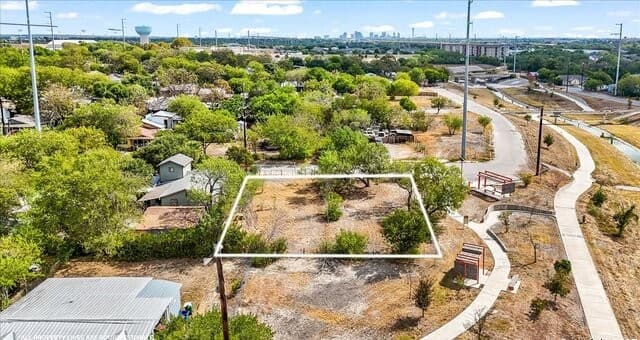 331 N San Ignacio, San Antonio, TX 78237 — photo 8