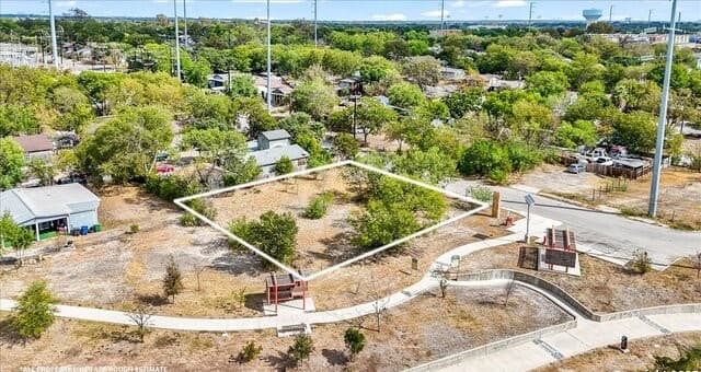 331 N San Ignacio, San Antonio, TX 78237 — photo 9
