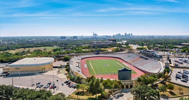 700 E Hildebrand Unit 1401