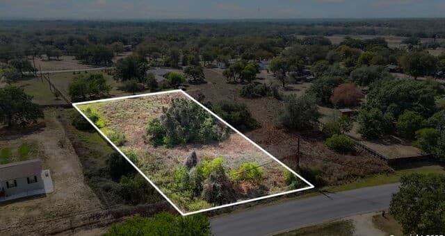 3810  New Mathis, Elmendorf, TX 78112 — photo 2