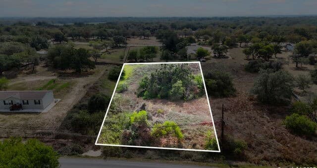 3810  New Mathis, Elmendorf, TX 78112 — photo 4