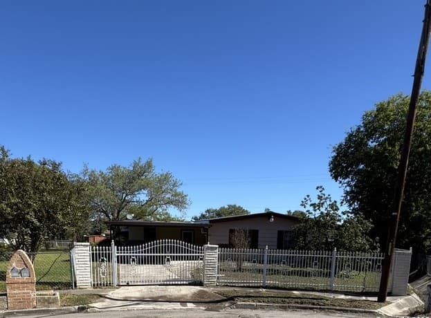 5247 Village Glen