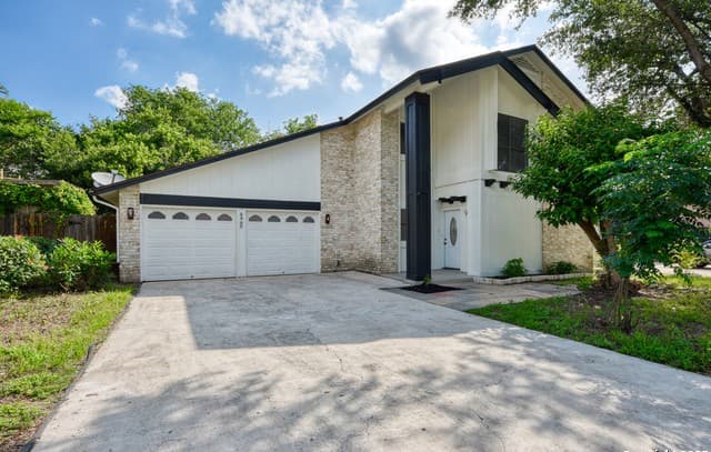 8903 Ridge Sky St
