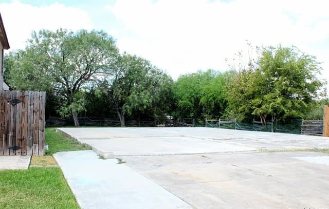 7142  Shady Elms, San Antonio, TX 78240 — photo 2