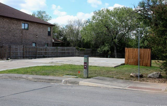 7142  Shady Elms, San Antonio, TX 78240 — photo 4
