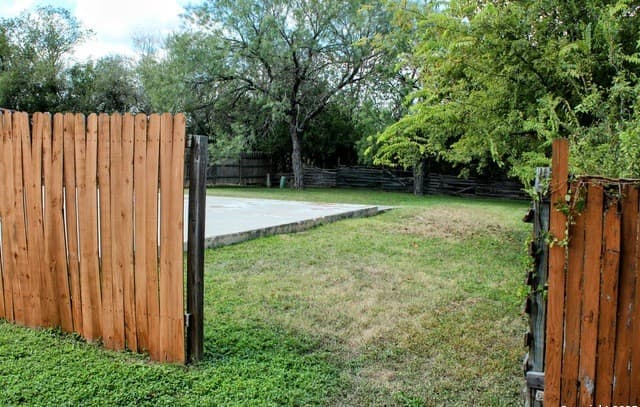 7142  Shady Elms, San Antonio, TX 78240 — photo 5