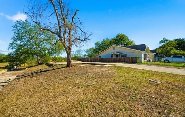 8802  Catalina Bay Dr, San Antonio, TX 78242 — photo 10
