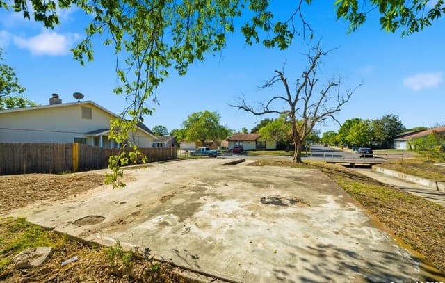8802  Catalina Bay Dr, San Antonio, TX 78242 — photo 12