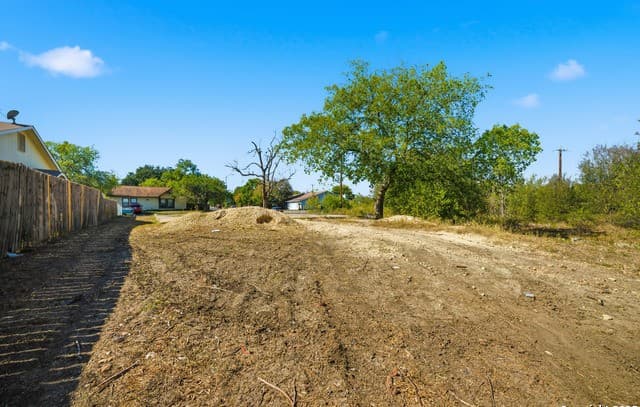 8802  Catalina Bay Dr, San Antonio, TX 78242 — photo 15